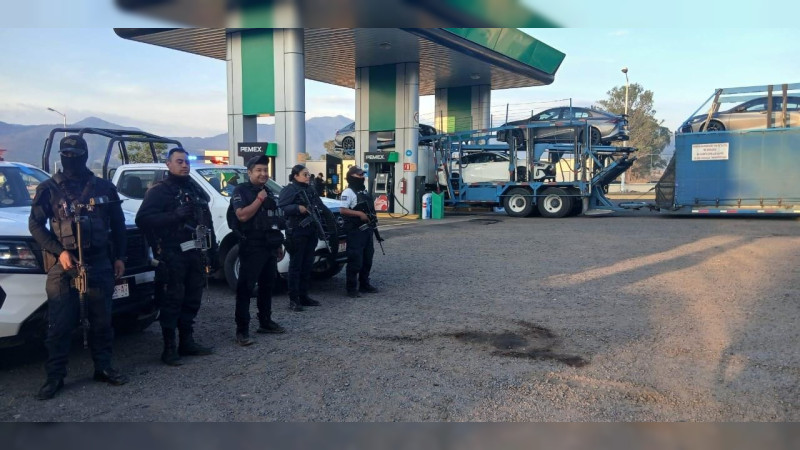 Sujetos armados intentan robar tráiler nodriza en la carretera Morelia-Pátzcuaro 