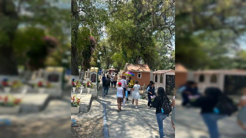 Miles de personas acuden al Panteón Municipal para conmemorar el Día de las Madres
