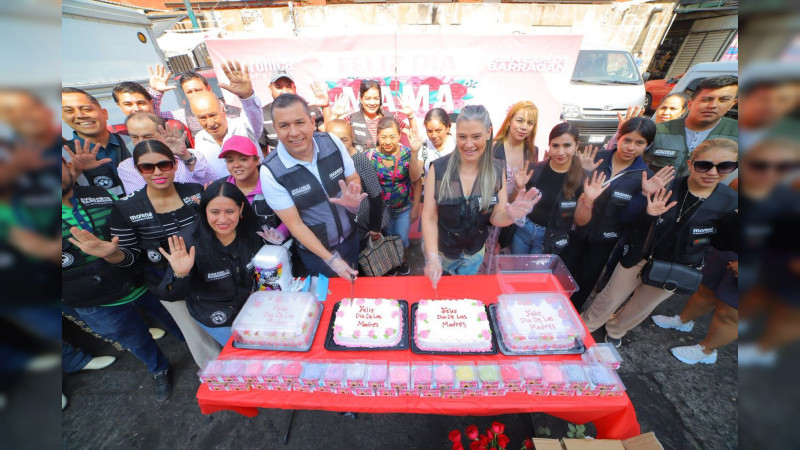 Barragán y Vero Zamudio festejan a las mamás en el mercado Independencia
