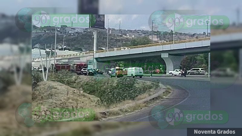 Localizan a hombre sin vida en laterales de Paseo 5 de Febrero, en Querétaro capital 