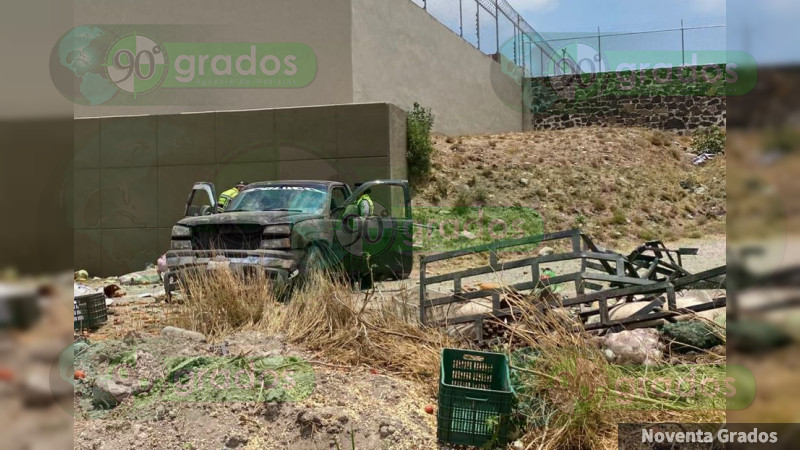 Vuelca camioneta en la carretera Querétaro-San Luis Potosí; hay un herido 