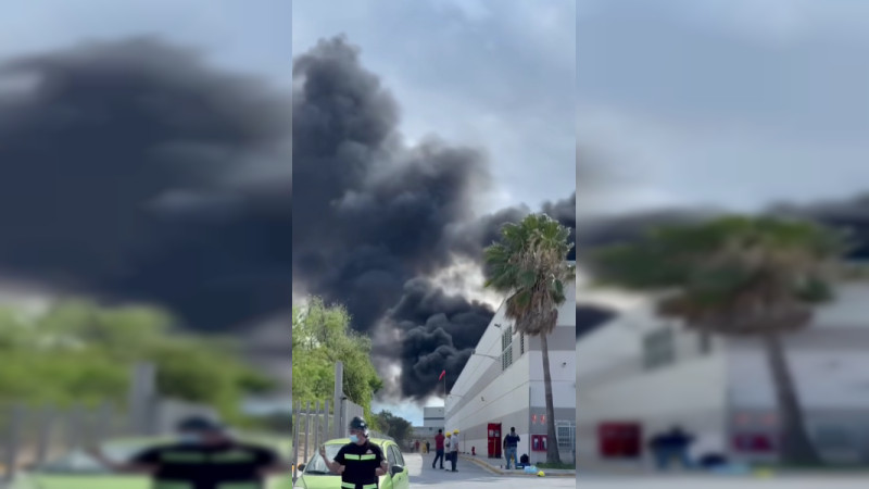 Evacúan a 25 empleados tras incendio en Parque Industrial de Apodaca, Nuevo León 