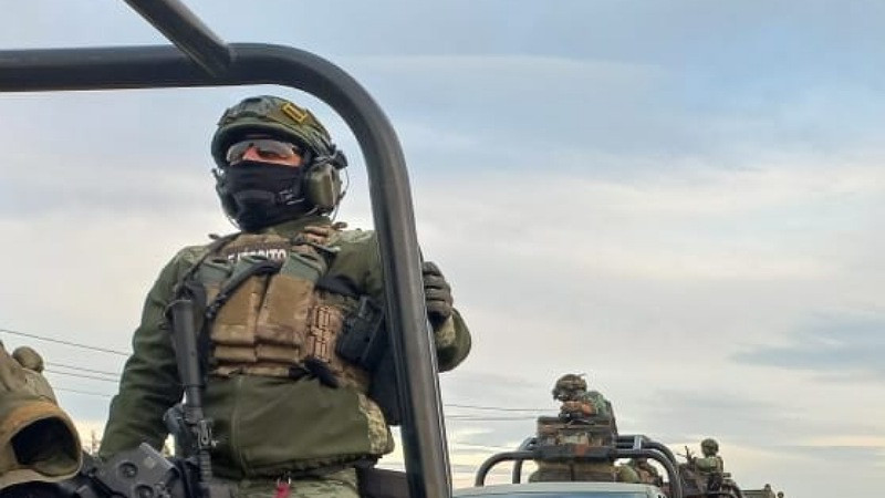 Soldado y madre: María de la Luz equilibra la disciplina militar con el amor por su hijo 