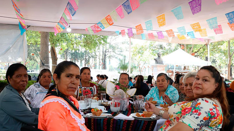 Celebran a mamás artesanas en el Festival Michoacán de Origen 