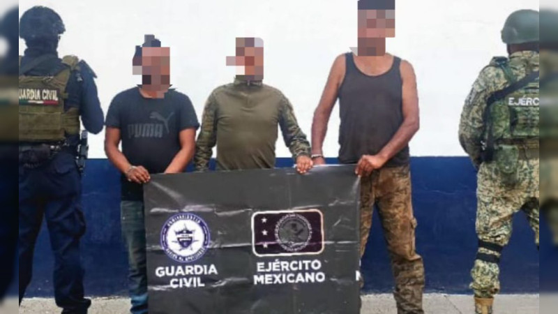Emboscada al Ejército en Apatzingán, Michoacán, termina con 3 jaliscienses detenidos y armamento asegurado 