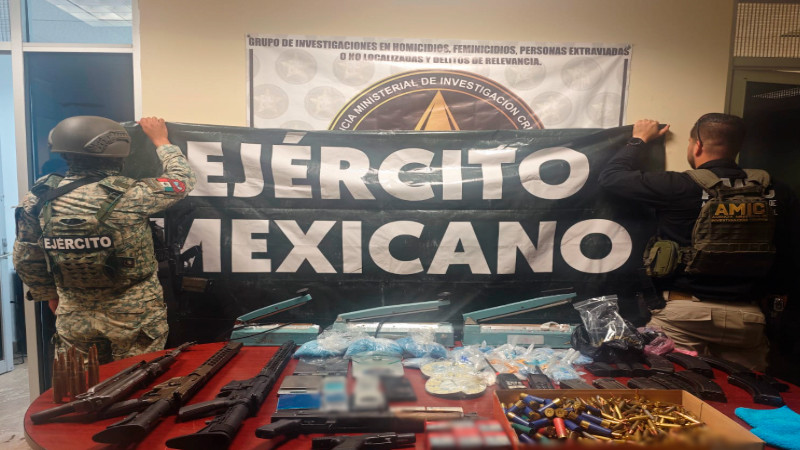 En Sonora, aseguran 990 pastillas de opioides sintéticos, estupefacientes y arsenal; tres personas fueron rescatadas 