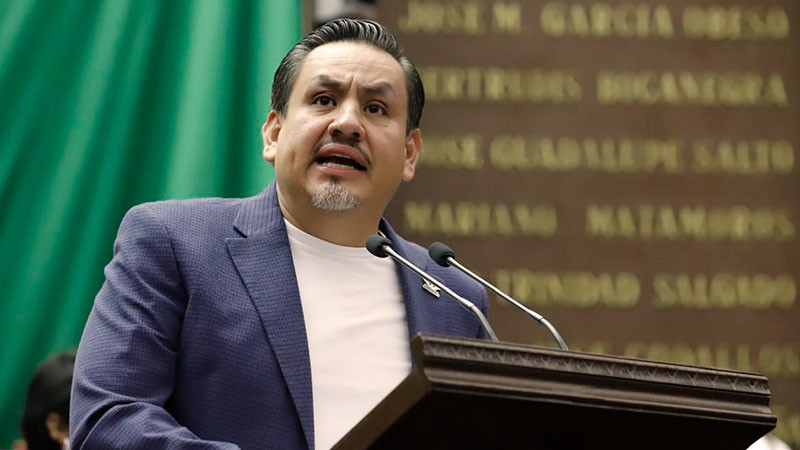 Conceden licencia por tiempo indefinido para separarse de su cargo como diputado local a Víctor Manríquez González 