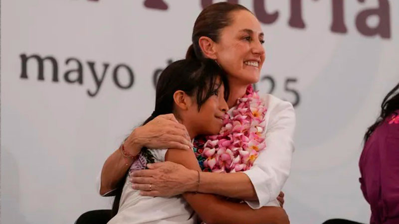 Sheinbaum conforma primera red de tejedoras de la patria en Cuautla, Morelos 