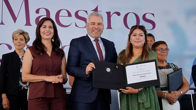 Garantiza Bedolla: ningún maestro ganará menos de 16 mil pesos mensuales 