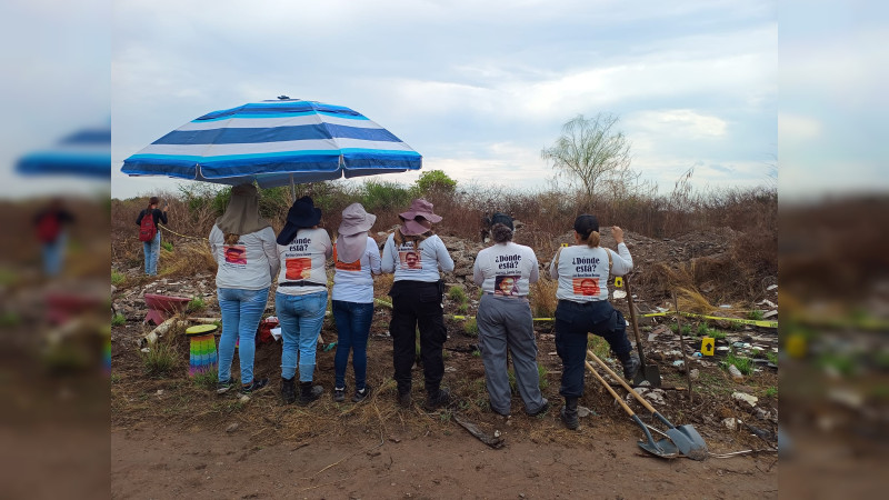 Colectivo de búsqueda halla restos humanos de 4 personas en una fosa de aguas residuales en Sinaloa 