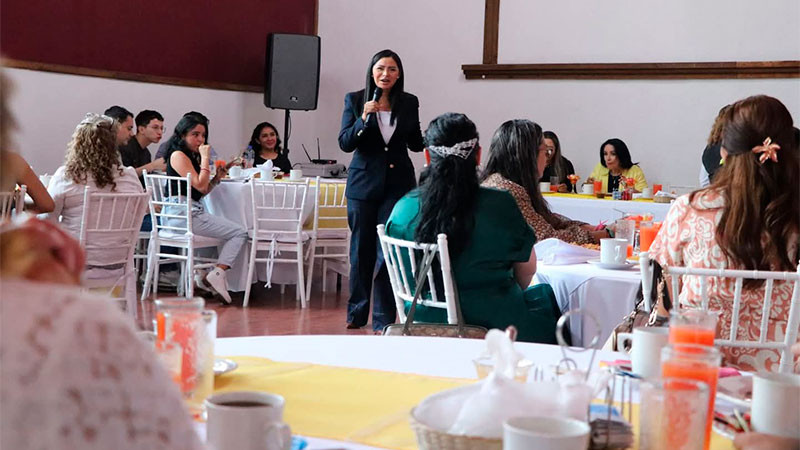 Araceli Saucedo reconoce a mujeres morelianas en celebración por el Día de Las Madres 