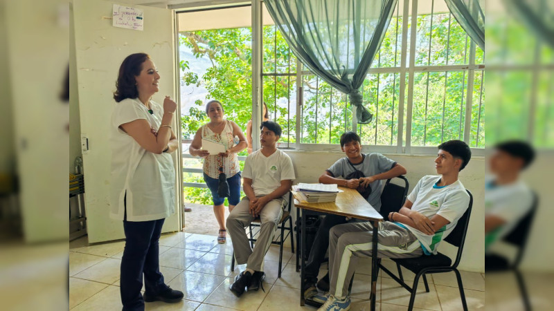 Visita Martha Elena Soto telebachillerato en Neblinas, Querétaro 