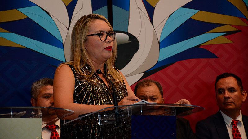 Yarabí Ávila entrega el reconocimiento “Legado Nicolaita” a docentes que han dejado huella en sus dependencias 