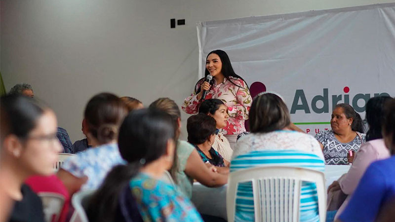 Celebra Adriana Campos con mamás de Jacona el Día de las Madres 