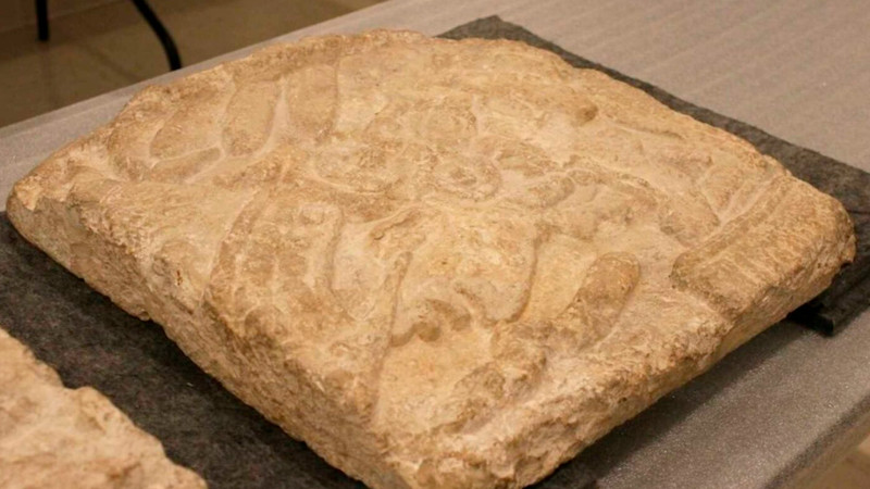 México recupera fragmento de panel maya de más de mil años de antigüedad 