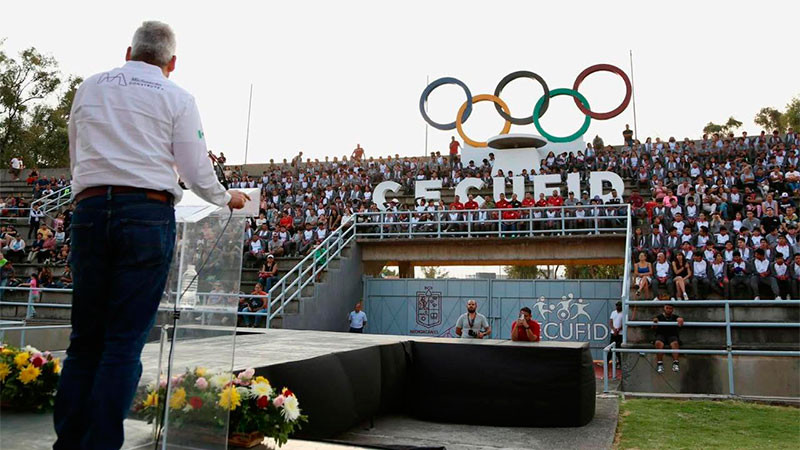 Abandera Bedolla a deportistas michoacanos rumbo a Olimpiada Nacional 2025 