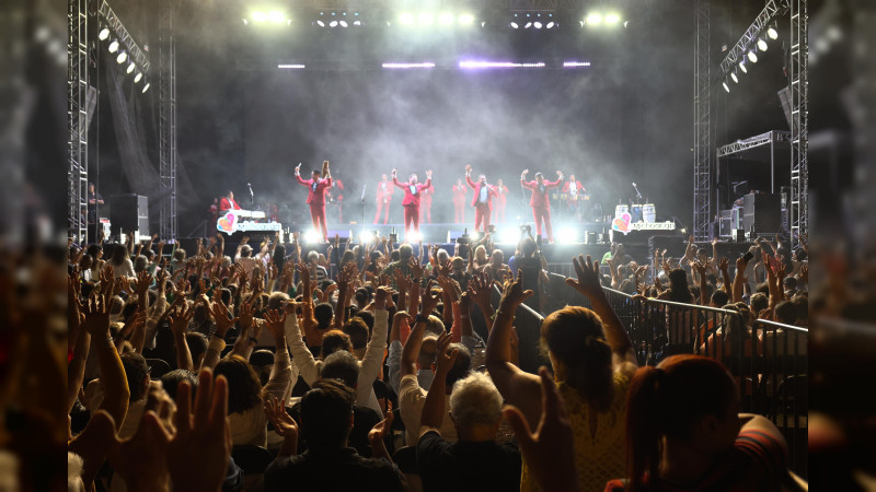 La Sonora Santanera puso a bailar a los michoacanos en el Festival de Origen