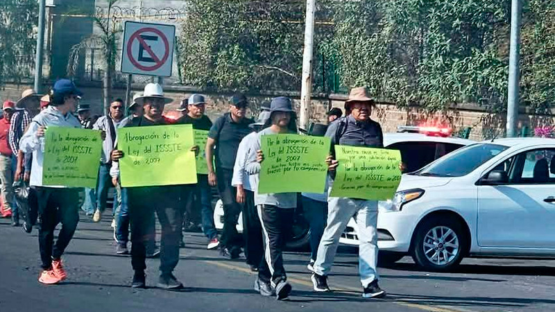 CNTE toma casetas con dirección a CDMX 