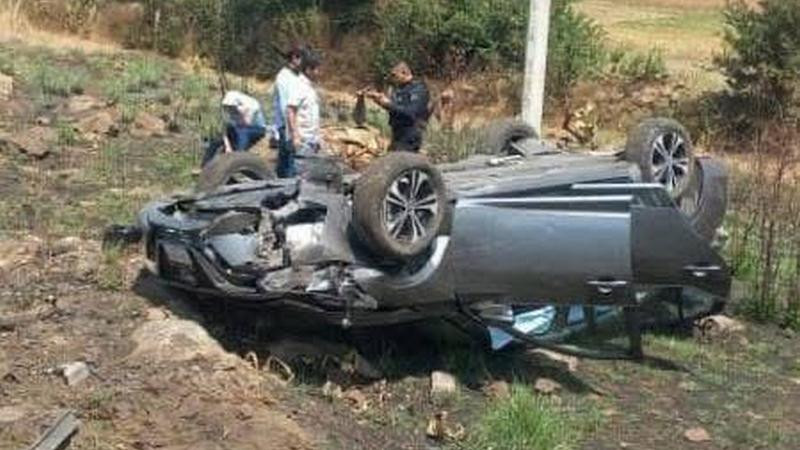 Dos heridos en volcadura vehicular sobre la autopista Morelia-Pátzcuaro 