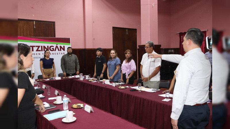 Toma protesta el nuevo secretario del ayuntamiento de Apatzingan