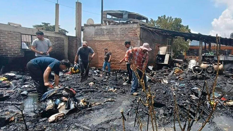 Deja un herido y pérdidas materiales incendio de vivienda en Erongarícuaro, Michoacán