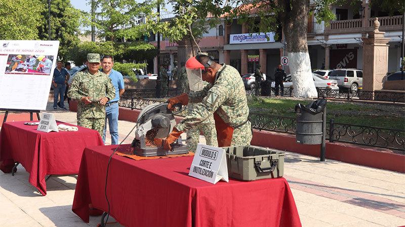 Secretaría de la Defensa Nacional en conjunto con el ayuntamiento de Apatzingán dan arranque de la campaña Canje de Armas 2025 