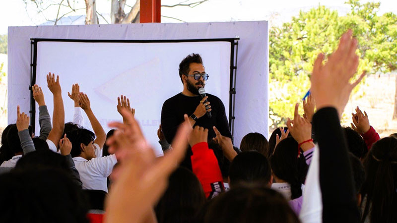 Lleva CECA conferencia del cuidado de la salud mental a Huimilpan, Querétaro 