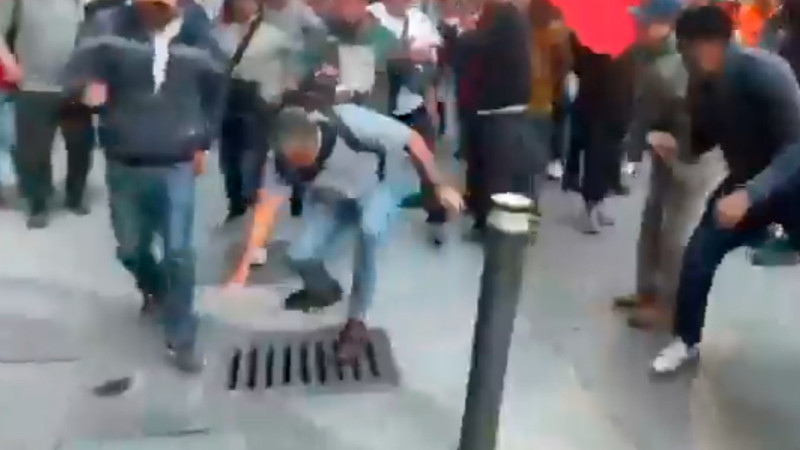 Maestros de la CNTE agreden a periodista que acudía a cubrir "mañanera" de Sheinbaum 