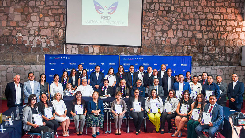 Red Juntos por Michoacán entrega a docentes el reconocimiento “Mérito a la Excelencia Educativa” 