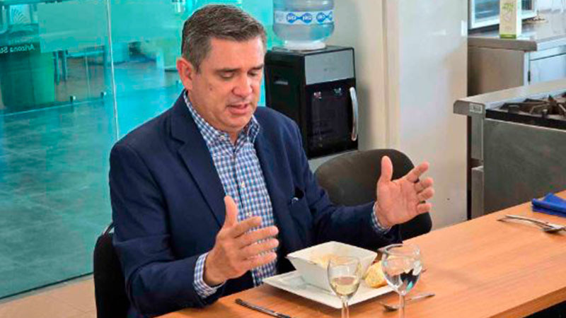Sorprende a tus invitados con estas reglas de etiqueta en la mesa: experto 