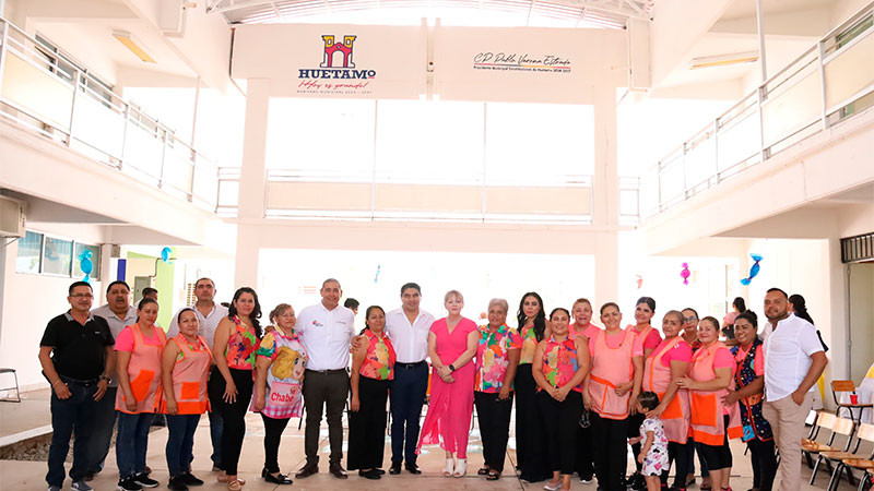 Inaugura Pablo Varona Estrada techumbre en el CAI de Huetamo, Michoacán  