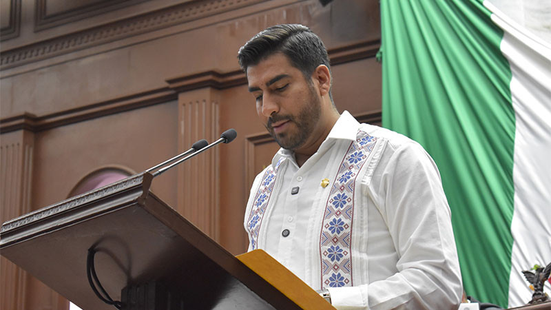 Presenta Poncho Chávez iniciativa para brindar educación a mujeres víctimas de violencia 