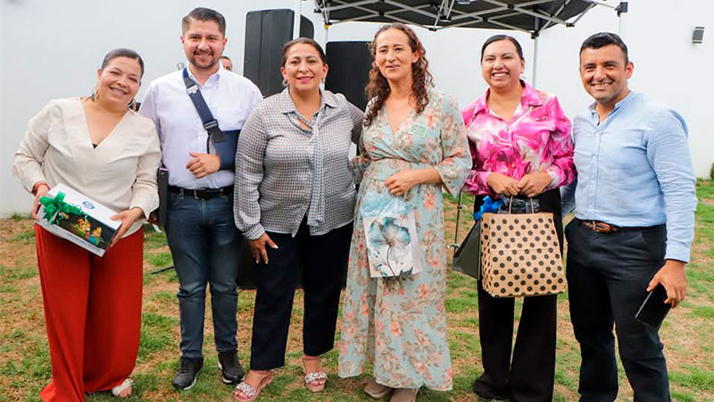 Alma Mireya González rinde homenaje a maestras y maestros de Quiroga por su vocación y compromiso 