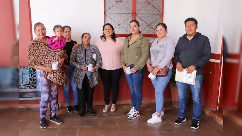 Alma Mireya González escucha y atiende de cerca a la ciudadanía