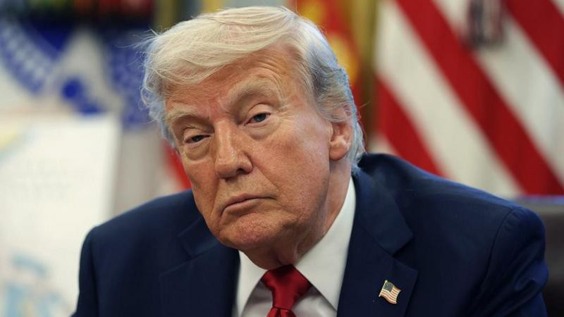 Trump ahora contra Apple; amenaza con aranceles del 25% si no trasladan su producción a EU 