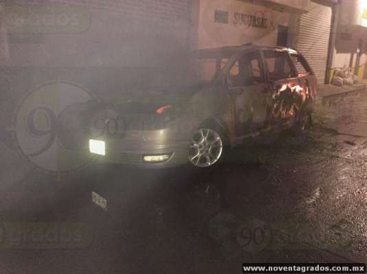 Incendian cinco vehículos en Sahuayo, Michoacán - Foto 1 