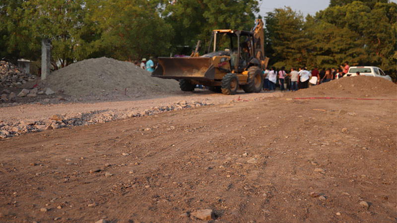 Mejor infraestructura para comunidad La Cofradía de Apatzingán, Michoacán; comienza obra de pavimentación 
