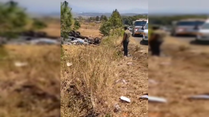 Choque vehicular en Charapan, Michoacán deja dos muertos