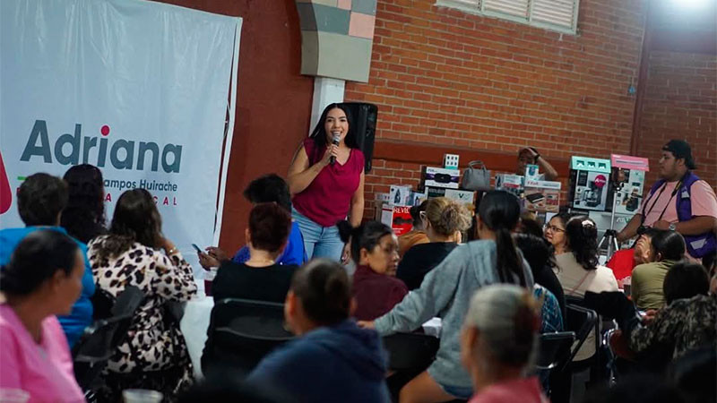 Madres de familia, pilar fundamental de la sociedad y debe ser apoyado desde todas las trincheras: Adriana Campos 