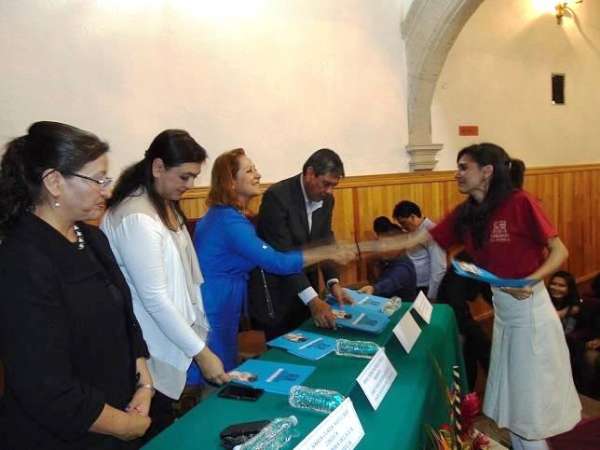 Concluyen sus estudios alumnos de enseñanza abierta del Colegio de Bachilleres de Michoacán - Foto 0 