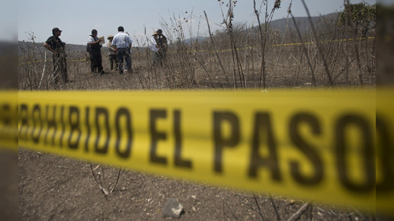 Hallan a hombre maniatado y encobijado en Zinapécuaro, Michoacán 