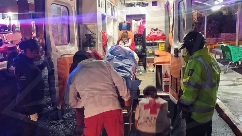 Mujer no resiste y da a luz a un bebé varón en baños de plaza comercial de Pachuca 