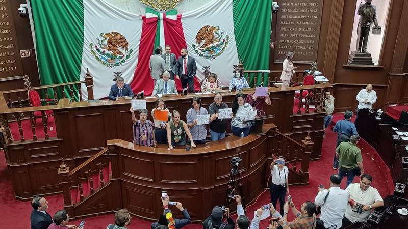 Exige Colectivo NiUnoMas aplazar votación de dictamen que viola libertad de expresión en Michoacán 