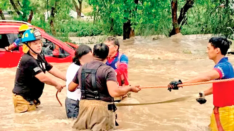 Lluvias en Tamaulipas dejan una mujer muerta; rescatan a 6 personas 
