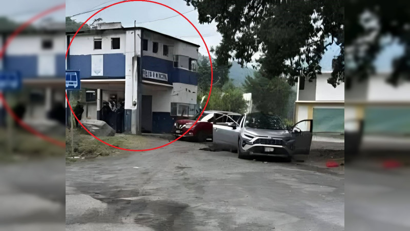 Frente a caseta de Policía, enfrentamiento con armas y explosivos que dejó un trabajador muerto por balas perdidas, en Zitácuaro, Michoacán: Pistoleros abandonaron 4 camionetas y granada 
