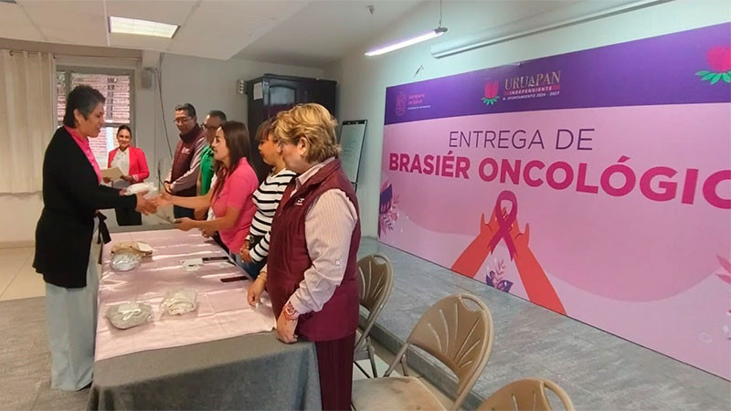 Dignidad y Esperanza: Mujeres reciben brasieres oncológicos en Uruapan 