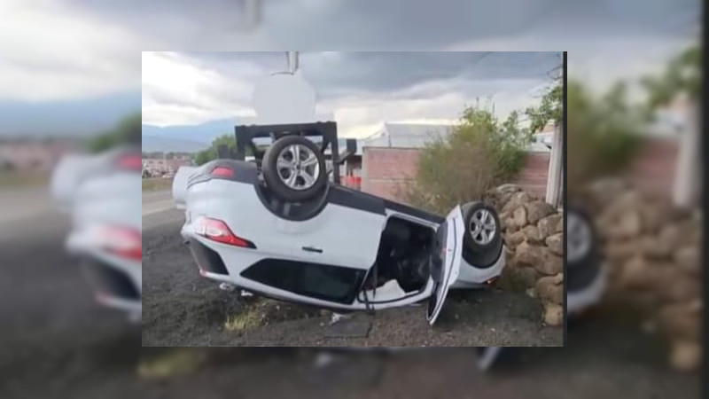Vuelca vehículo en la Morelia-Pátzcuaro; hay tres lesionados, entre ellos un bebé