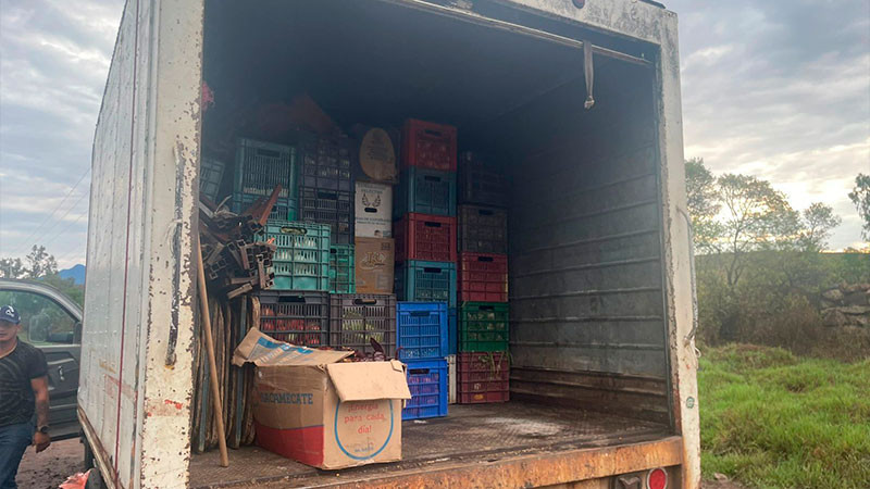 Elementos de la Guardia Civil recuperan camioneta robada en Pátzcuaro, Michoacán 