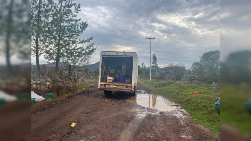 Elementos de la Guardia Civil recuperan camioneta robada en Pátzcuaro, Michoacán 