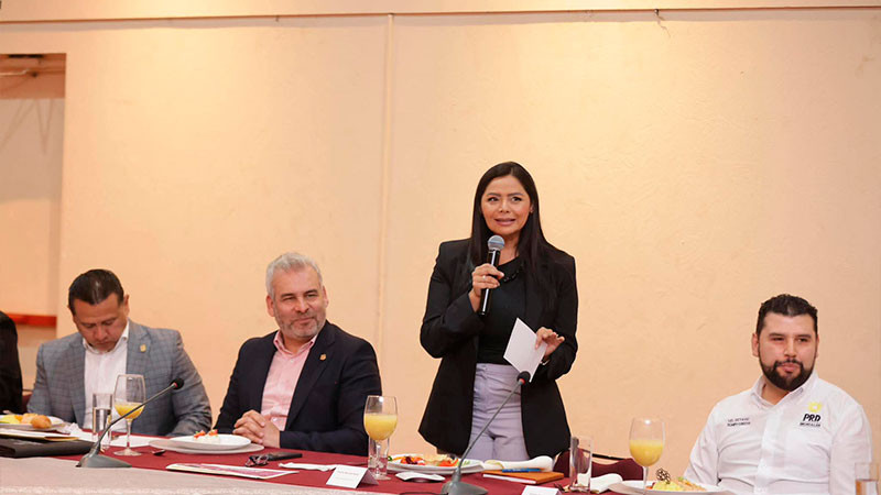 Araceli Saucedo se reúne con Gobernador y autoridades locales del PRD, acuerdan fortalecer desarrollo municipal 